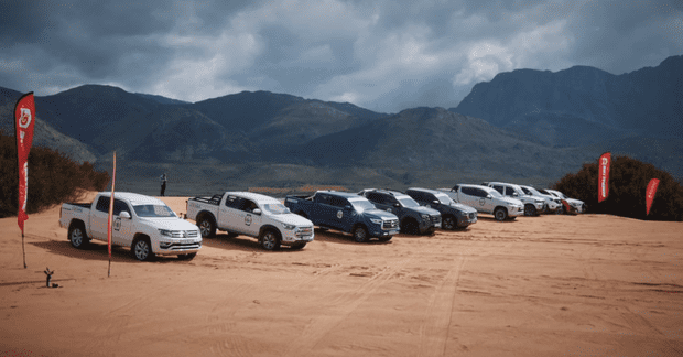 Theo dõi cuộc tranh tài giữa 10 mẫu xe bán tải trên đường cát