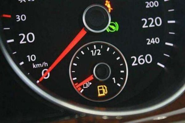 Khi đồng hồ báo về vạch 0km, xe có chạy nữa không
